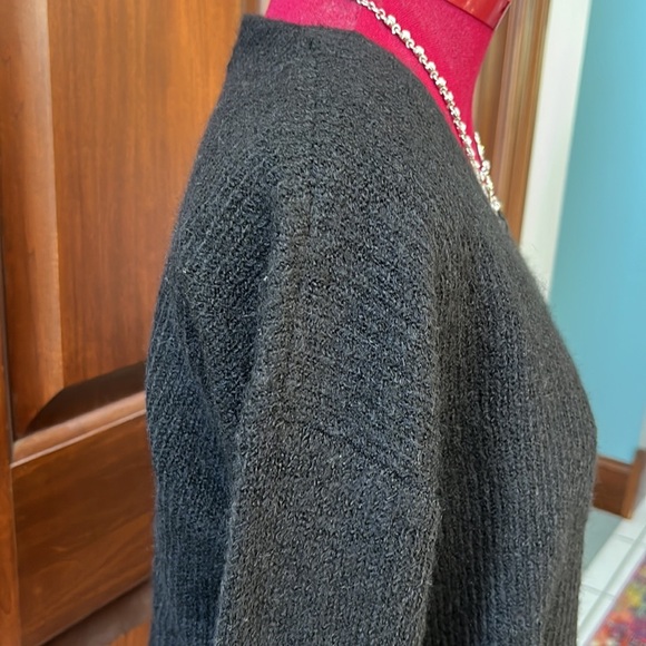 Vero Moda  NWT  Simone V-neck Ruffle Blouse   Long sleeve. Bell at ends  Size XS - Picture 6 of 11